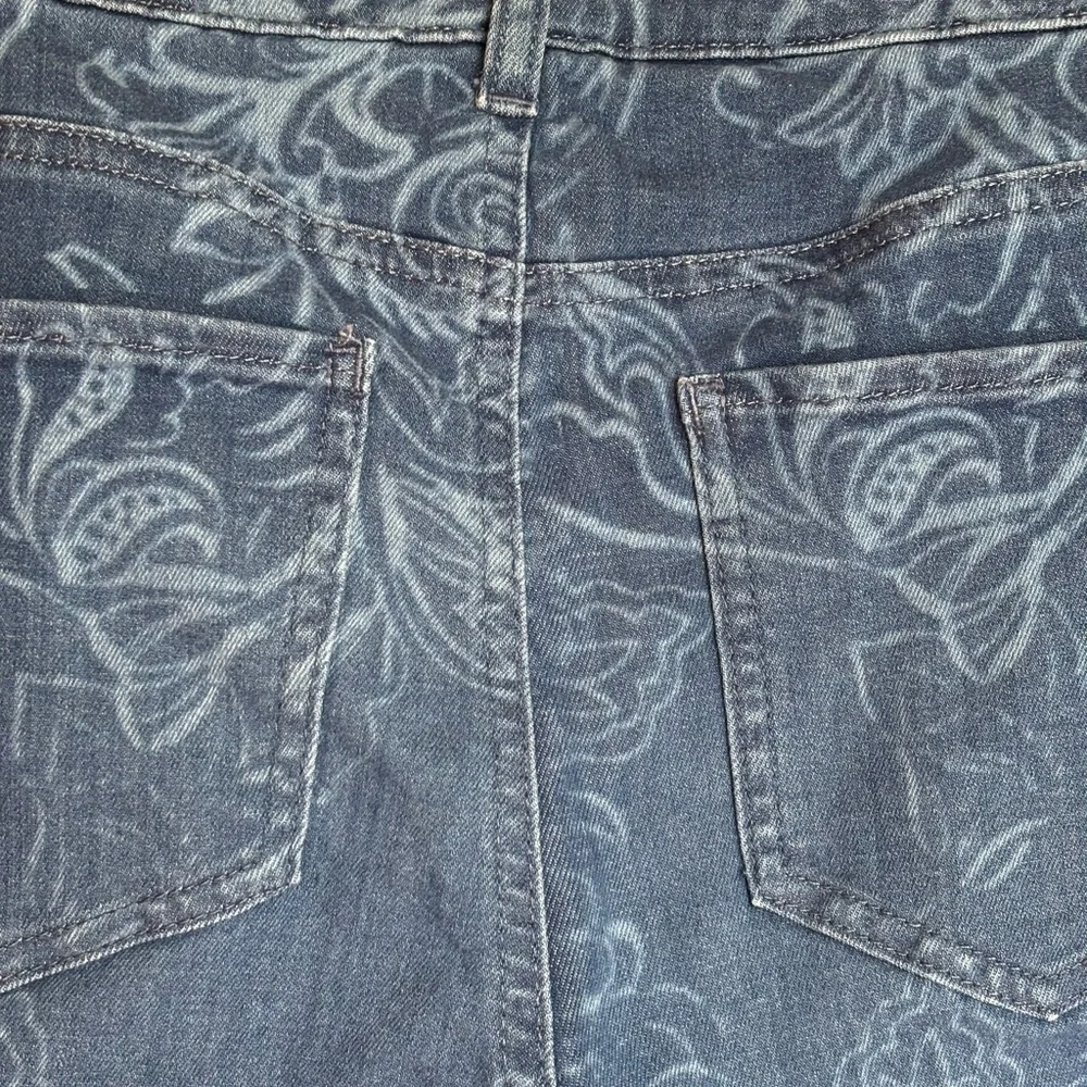 Chico's Blue Straight Leg Jeans with Classic Denim Style - Picture 5 of 6